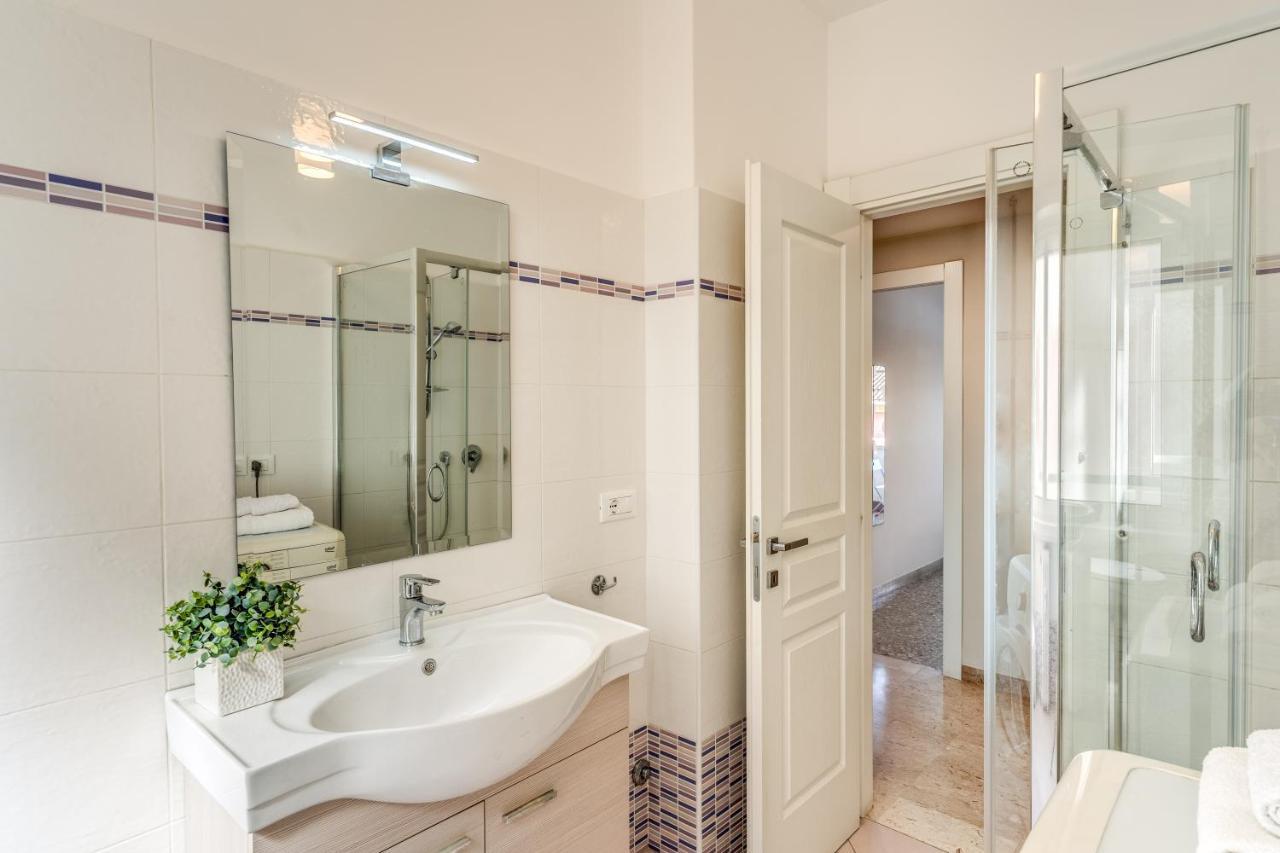 Holydom71 Apartment Rome Bagian luar foto